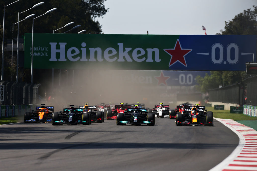 El agarrón entre Checo y Hamilton, el desastre de Bottas y la dramática largada del Gran Premio de México