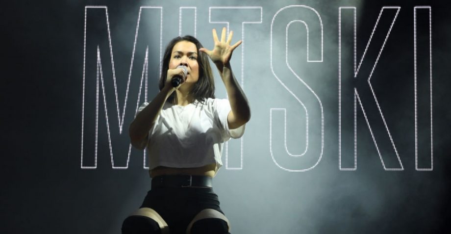 La historia del triste significado detrás de "Nobody", la canción de Mitski