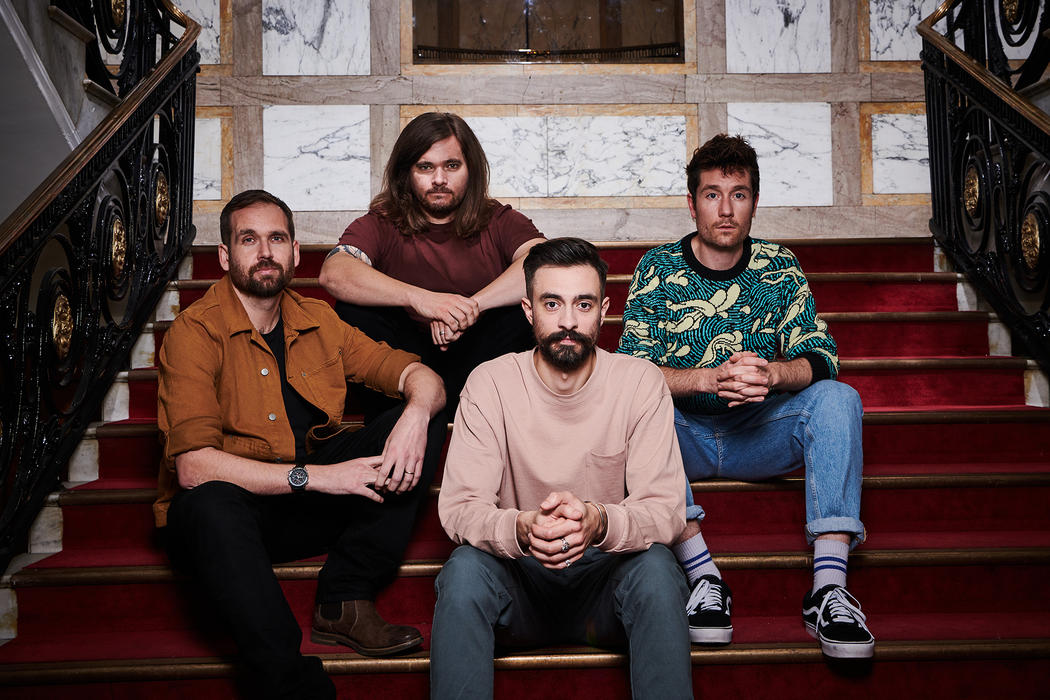 Will Farquarson, Chris Wood, Kyle Simmons y Dan Smith de Bastille 