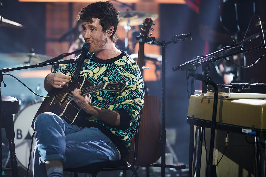 Dan Smith aprendió a tocar la guitarra para el Unplugged de Bastille