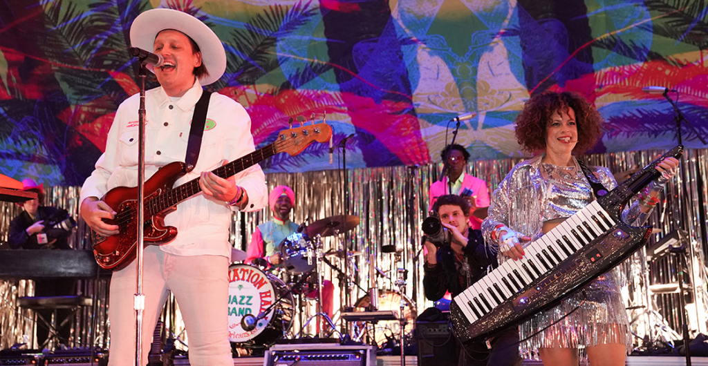 Arcade Fire anuncia su nuevo disco con las esperanzadoras rolas "The Lightning I, II"