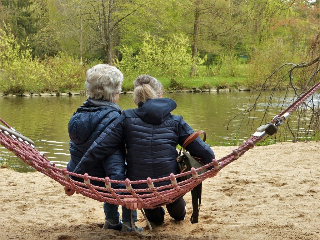 Abuelita se despide de su amiga con un emotivo mensaje y se hace viral