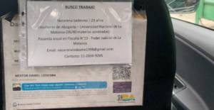 Taxista pega el CV de su hija en su carro y le consigue entrevistas de trabajo