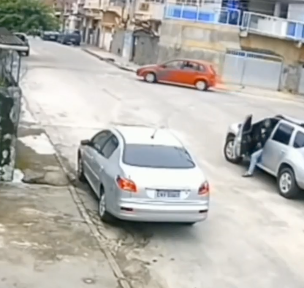 Como cuando intentas robarte un carro pero no sabes manejar y te cae la policía