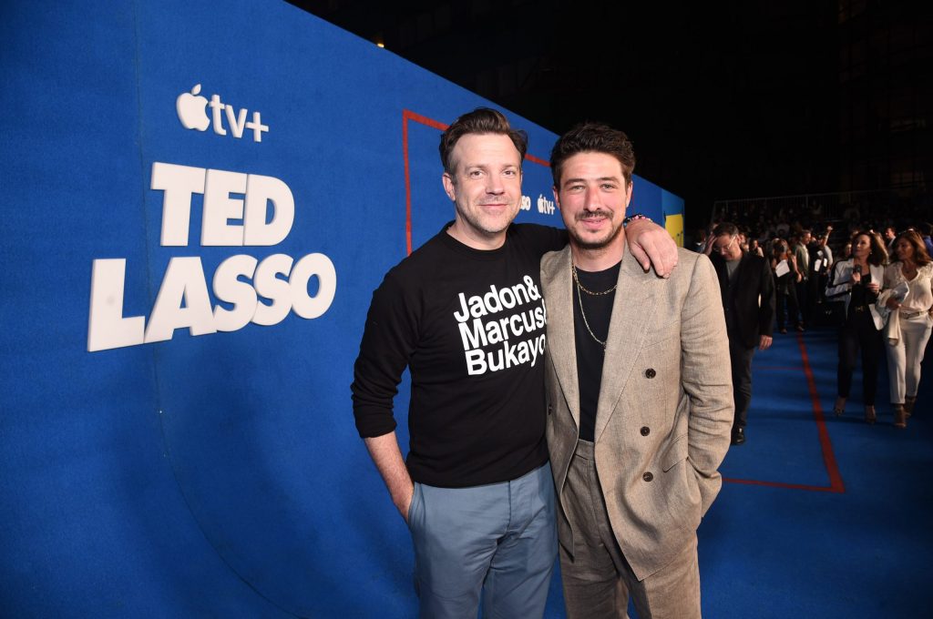 Jason Sudeikis contó a Mark Hoppus que los Foo Fighters inspiraron 'Ted Lasso'