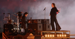 ¡Ozzy Osbourne y Tony Iommi se reúnen para tocar un clásico de Black Sabbath!