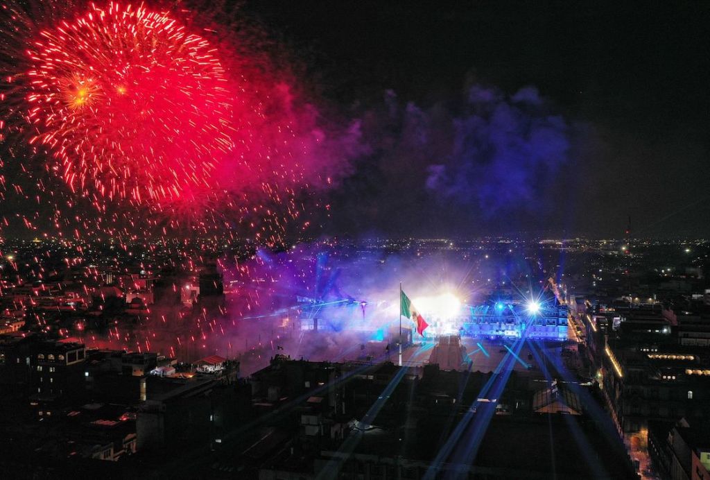 zocalo-cdmx-15-septiembre-grito