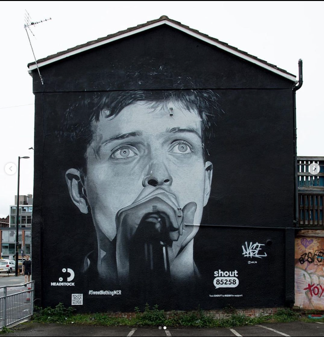 ¿Neta? Esta fue la razón por la que 'desapareció' el mural en memoria de Ian Curtis en Reino Unido