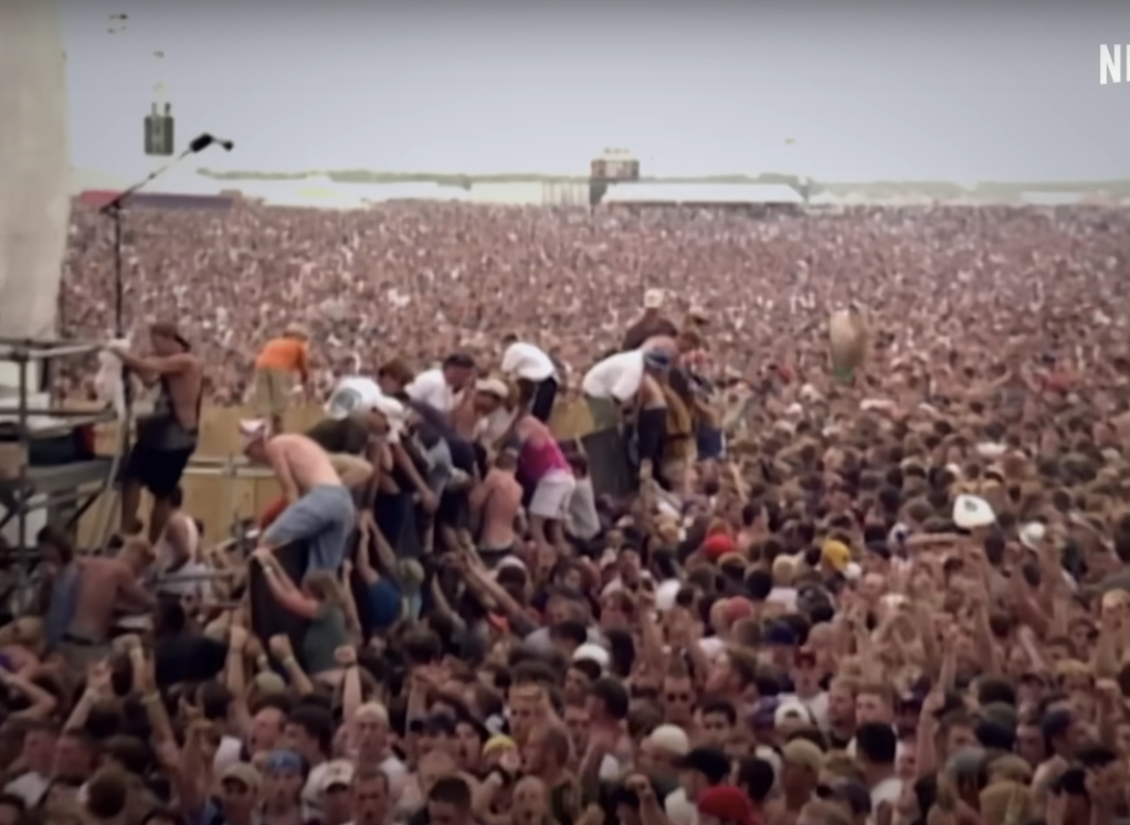 ¿Por qué debes ver el documental 'Trainwreck: Woodstock '99' en Netflix?