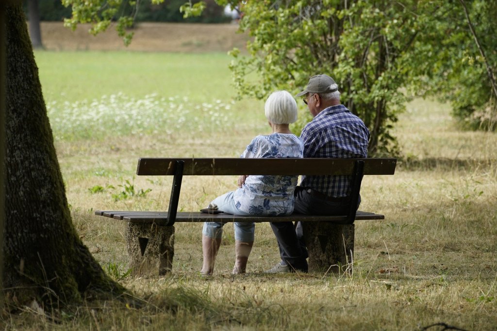 Mujer de 73 años mata a balazos a un asaltante que golpeaba a su esposo