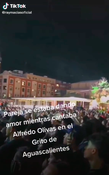 Dando el grito: Captan a pareja dándose cariño durante evento del 15 de septiembre