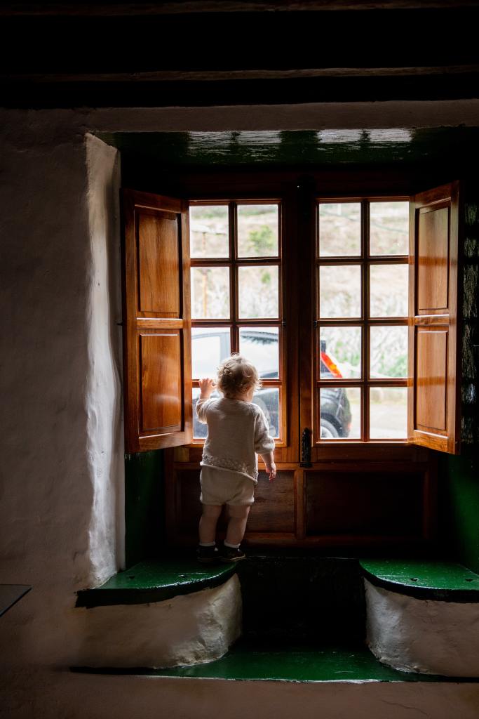 Dejaba a su hijo de 3 años en el auto por horas para ir a una casa de citas