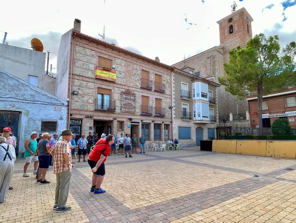 Illana, el pueblo español que tiene casi tantas piscinas como habitantes