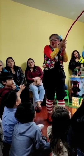 Niño "revela" infidelidad de su papá en plena fiesta infantil