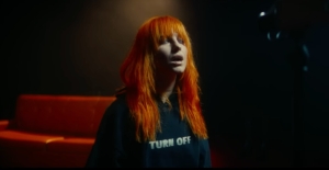 Paramore se ponen pesados metiéndole guitarrazos a su nueva rola "The News"