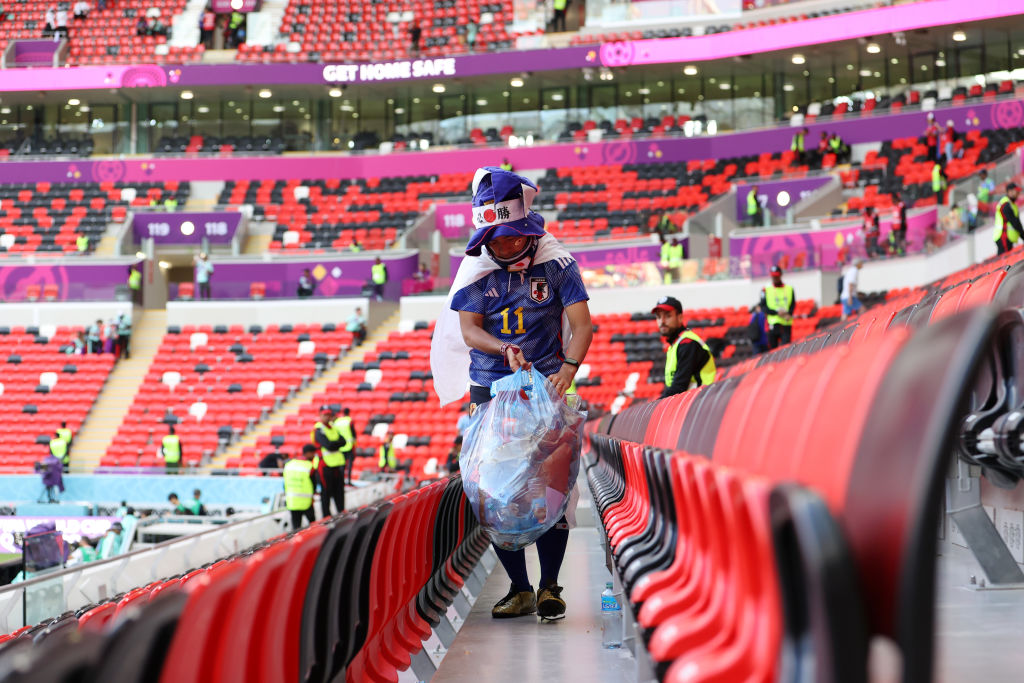 Aficionados Japón recogen basura estadios Qatar