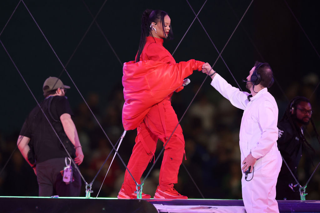 Rihanna en el show de medio tiempo del Super Bowl LVII