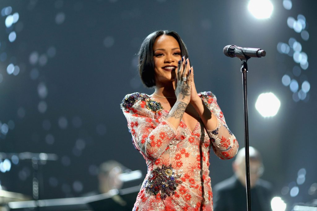 Rihanna se convierte oficialmente en billonaria según Forbes