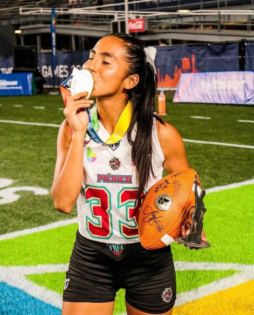 Diana Flores, la coach mexicana que trabajará con Peyton Manning en el Pro Bowl