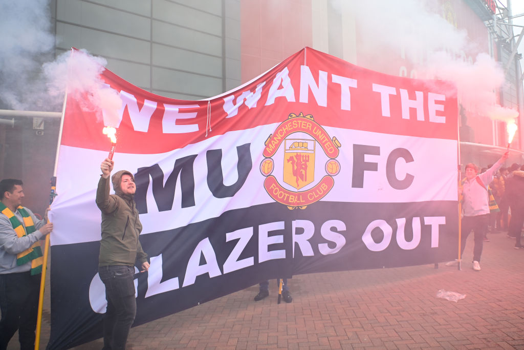 En imágenes: Las protestas de los aficionados del Manchester United en la cancha de Old Trafford