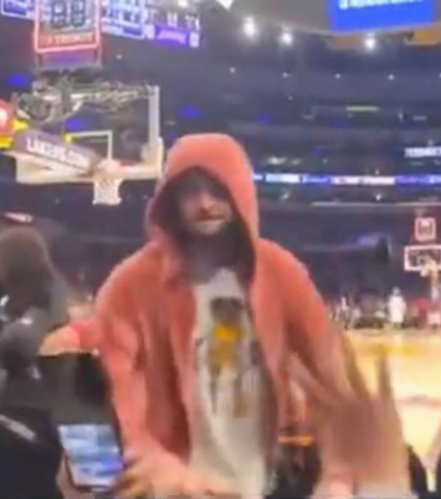 Bad Bunny en un juego de la NBA