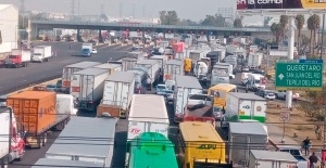 transportistas-bloquean-mexico-cuernavaca-queretaro