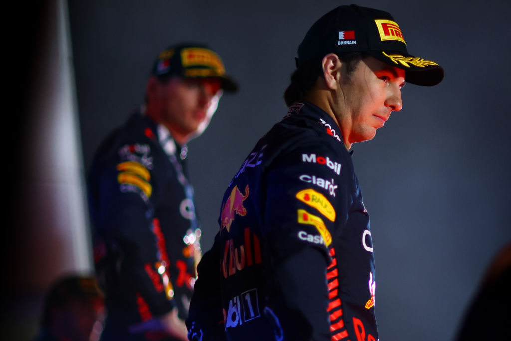 El halago de Helmut Marko a Checo Pérez por "sobrevivir" en Red Bull junto a Max Verstappen