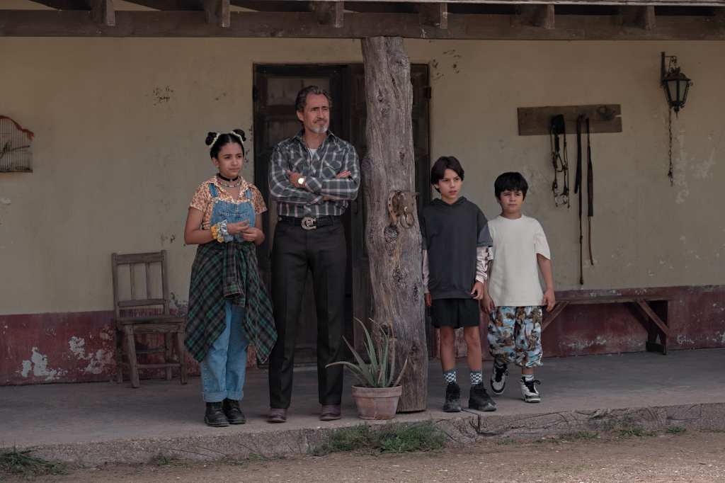 Checa el tráiler de 'Chupa', la película de Jonás Cuarón y Demián Bichir en Netflix