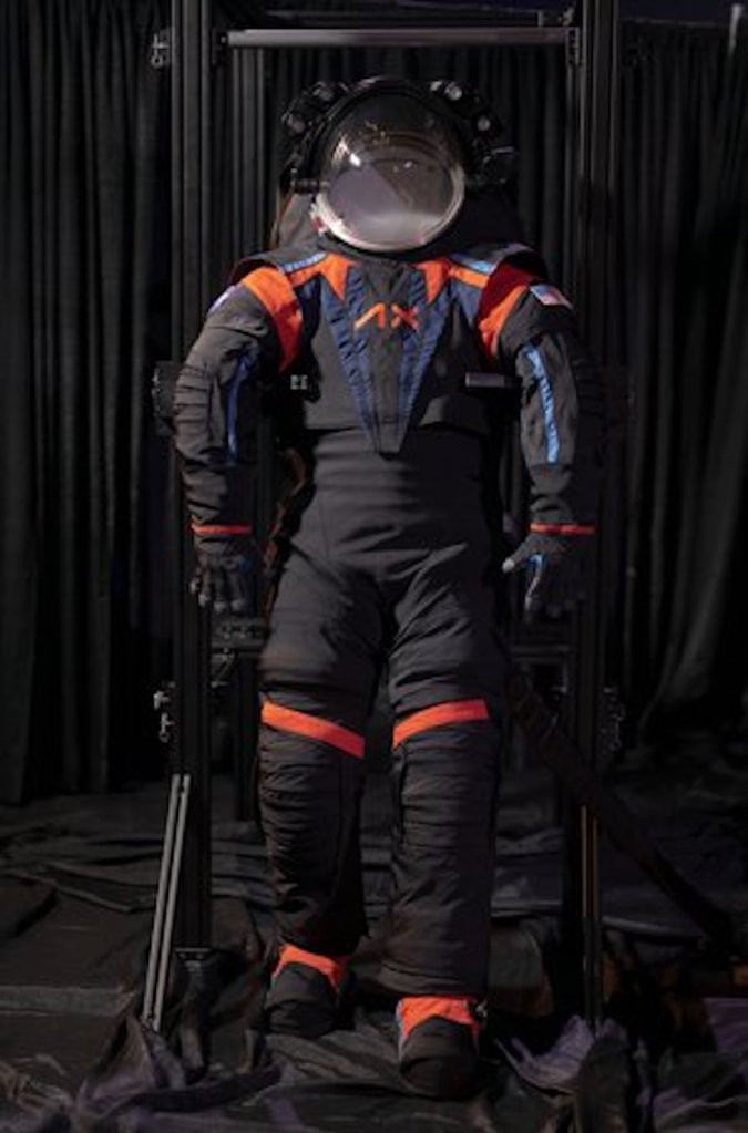 Nuevo traje espacial de Axiom Space para la NASA.