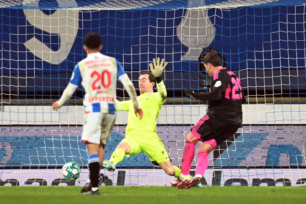 Aquí el gol de Santi Giménez con el que dio la victoria al Feyenoord ante Heerenveen