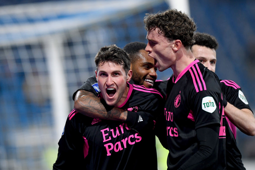 Aquí el gol de Santi Giménez con el que dio la victoria al Feyenoord ante Heerenveen