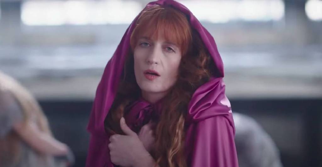 Florence + The Machine reflexiona sobre ser mujer en su nueva rola "King"