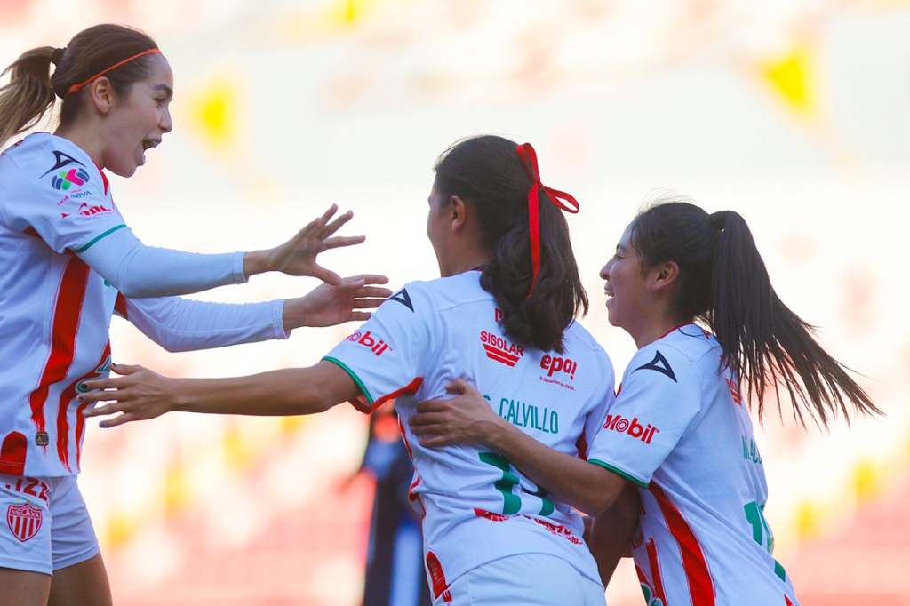 Uniforme de Necaxa Femenil sin parche