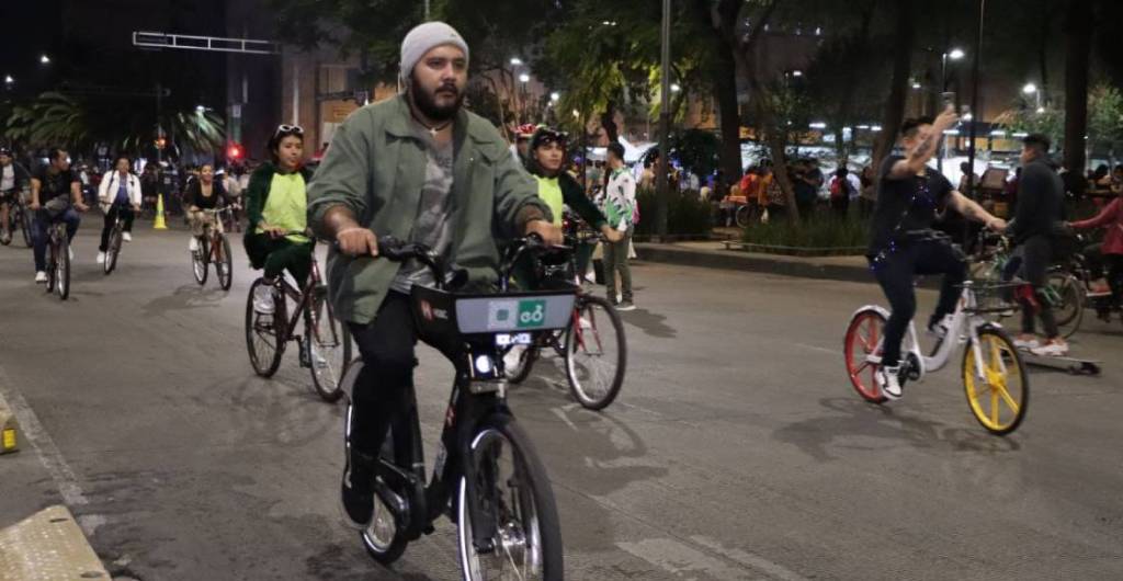 Paseo nocturno de la CDMX.