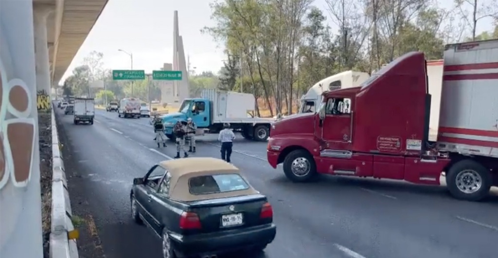 transportistas-bloquean-mexico-cuernavaca