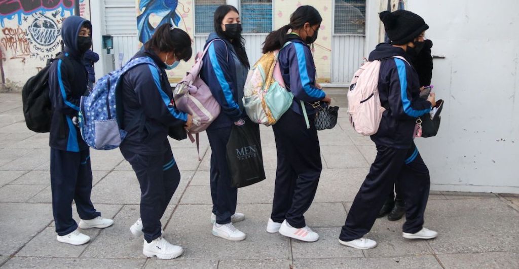 secundaria-oaxaca-clases-falda-paola