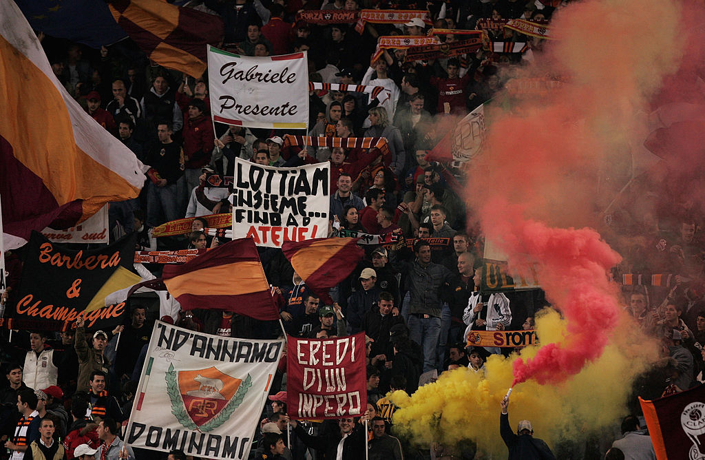 Fans de la Roma en el Estadio Olímpico