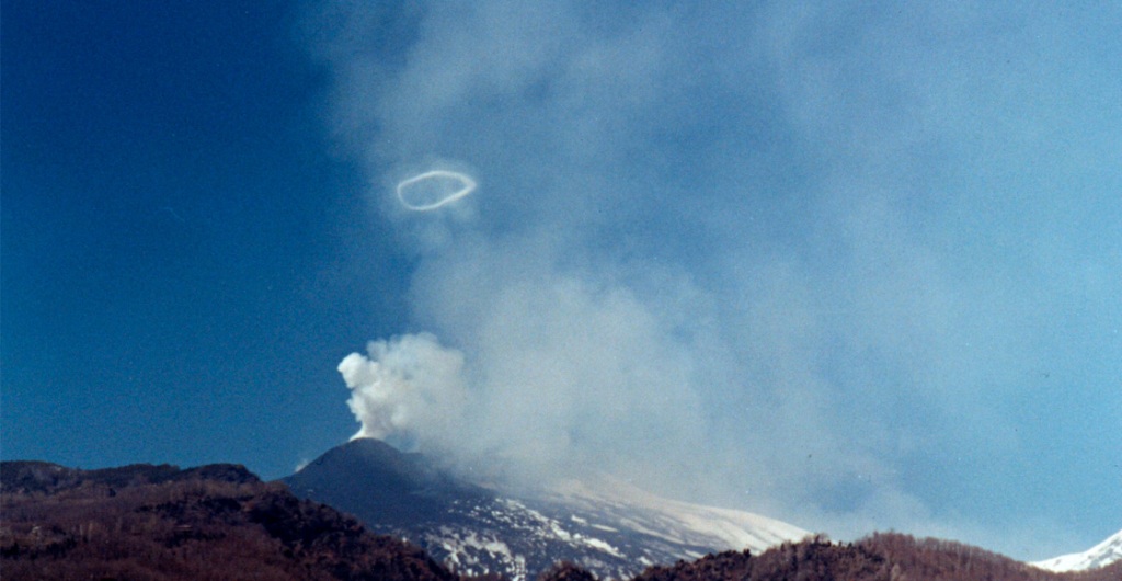 anillo-humo-volcan-etna