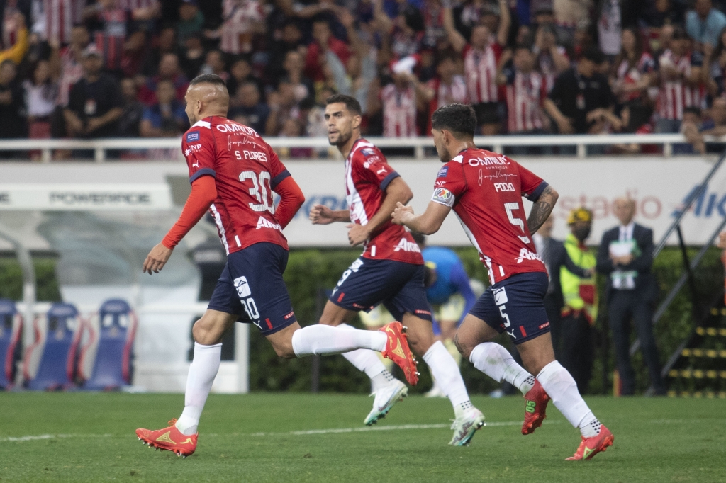 Chivas reaccionó, pero no le alcanzó en el Clásico de Clásicos