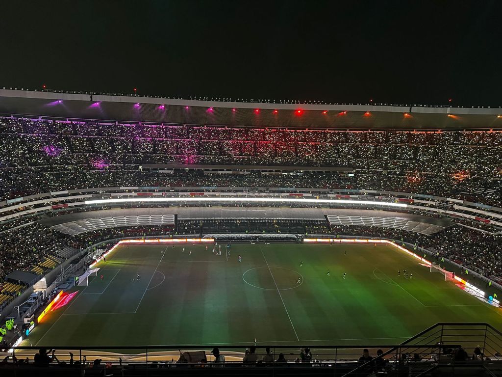 Espectáculo de luces en el Estadio Azteca