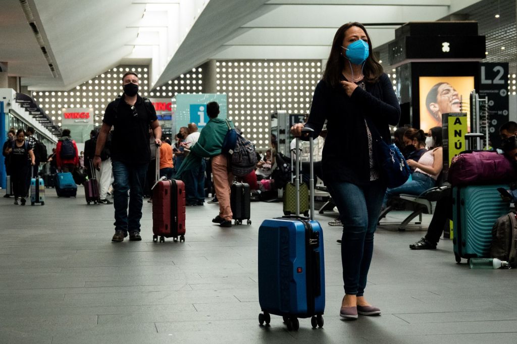 Les explicamos el relajo del AICM y los horarios de vuelos en el aeropuerto