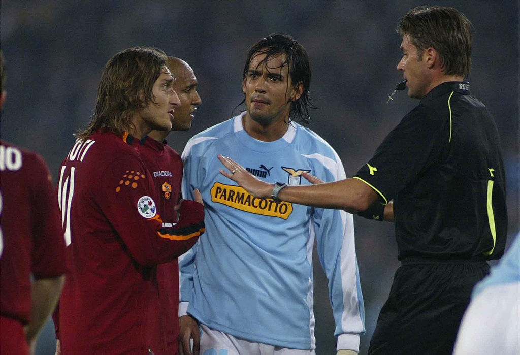 Totti en un Derby della Capitale