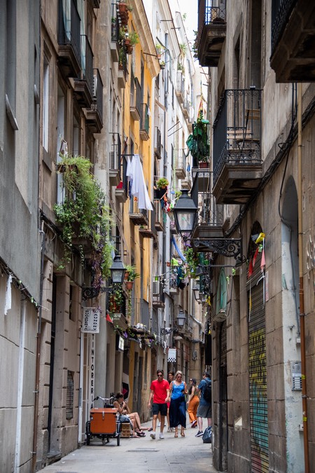 Calle estrecha en Barcelona