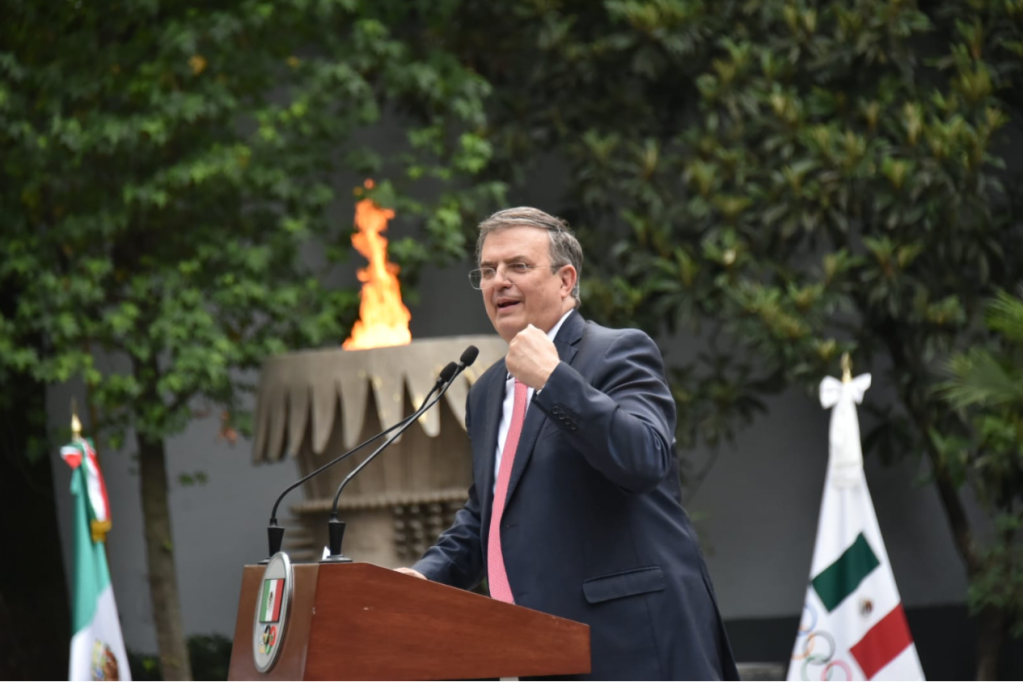 Ebrard aseguró que se le facilitaría la vida a atletas mexicanos