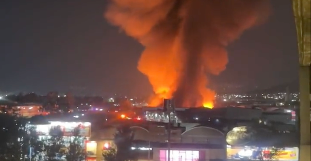 incendio-en-central-de-abasto-explota-bodega-plastico-tarima-2