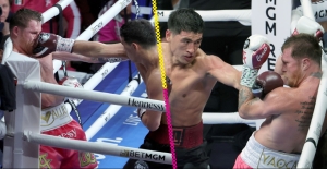 Mánager de Dmitry Bivol dice que ‘Canelo’ y su equipo le temen a una revancha