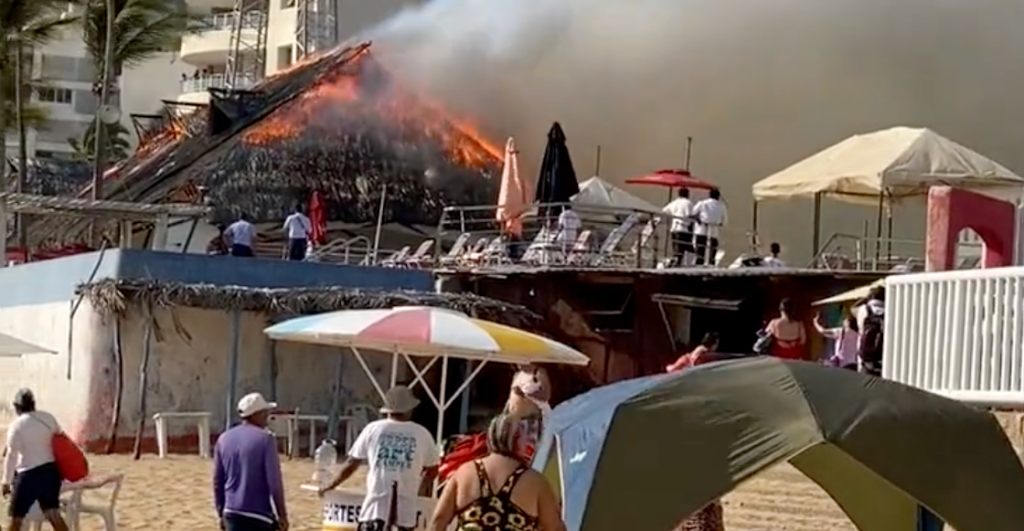 incendio-el-rollo-acapulco-palapa-fotos-video-1