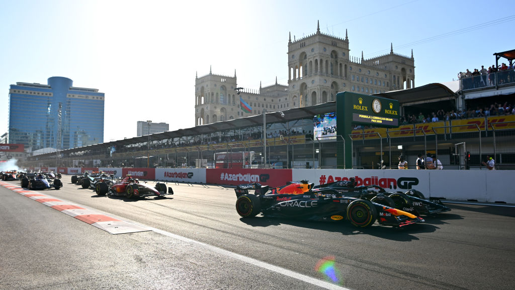 verstappen russell azerbaiyan baku carrera sprint f1 2023