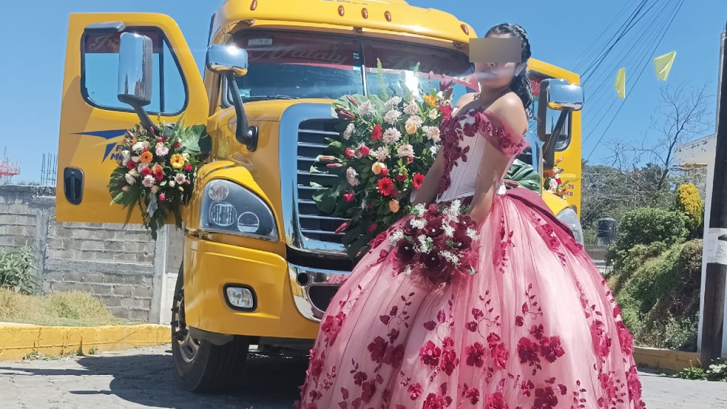 Quinceañera llega a su fiesta en el tráiler de su papá y se vuelve viral