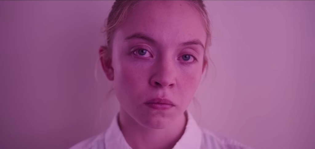 Sydney Sweeney se mete en problemas con el FBI en el primer tráiler de 'Reality'